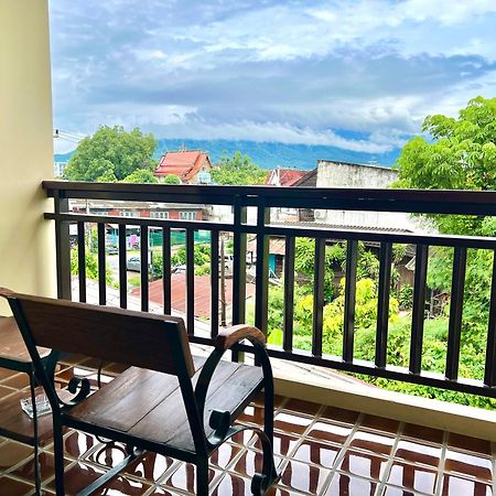 Wualai Sabaidee Bed & Breakfast Чиангмай Екстериор снимка