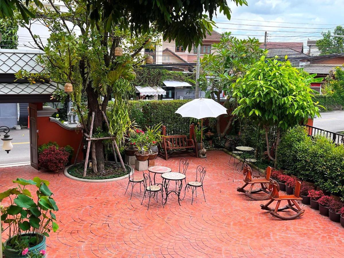 Wualai Sabaidee Bed & Breakfast Чиангмай Екстериор снимка