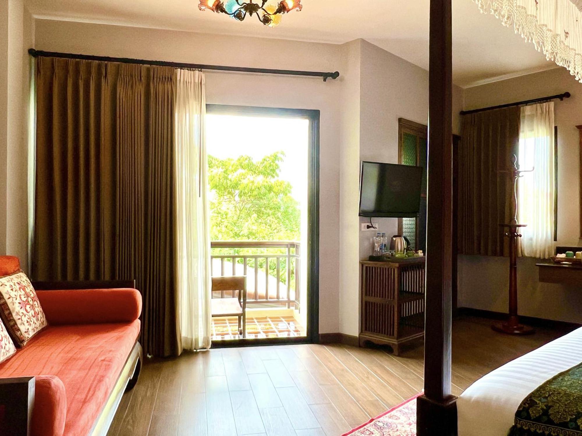 Wualai Sabaidee Bed & Breakfast Чиангмай Екстериор снимка