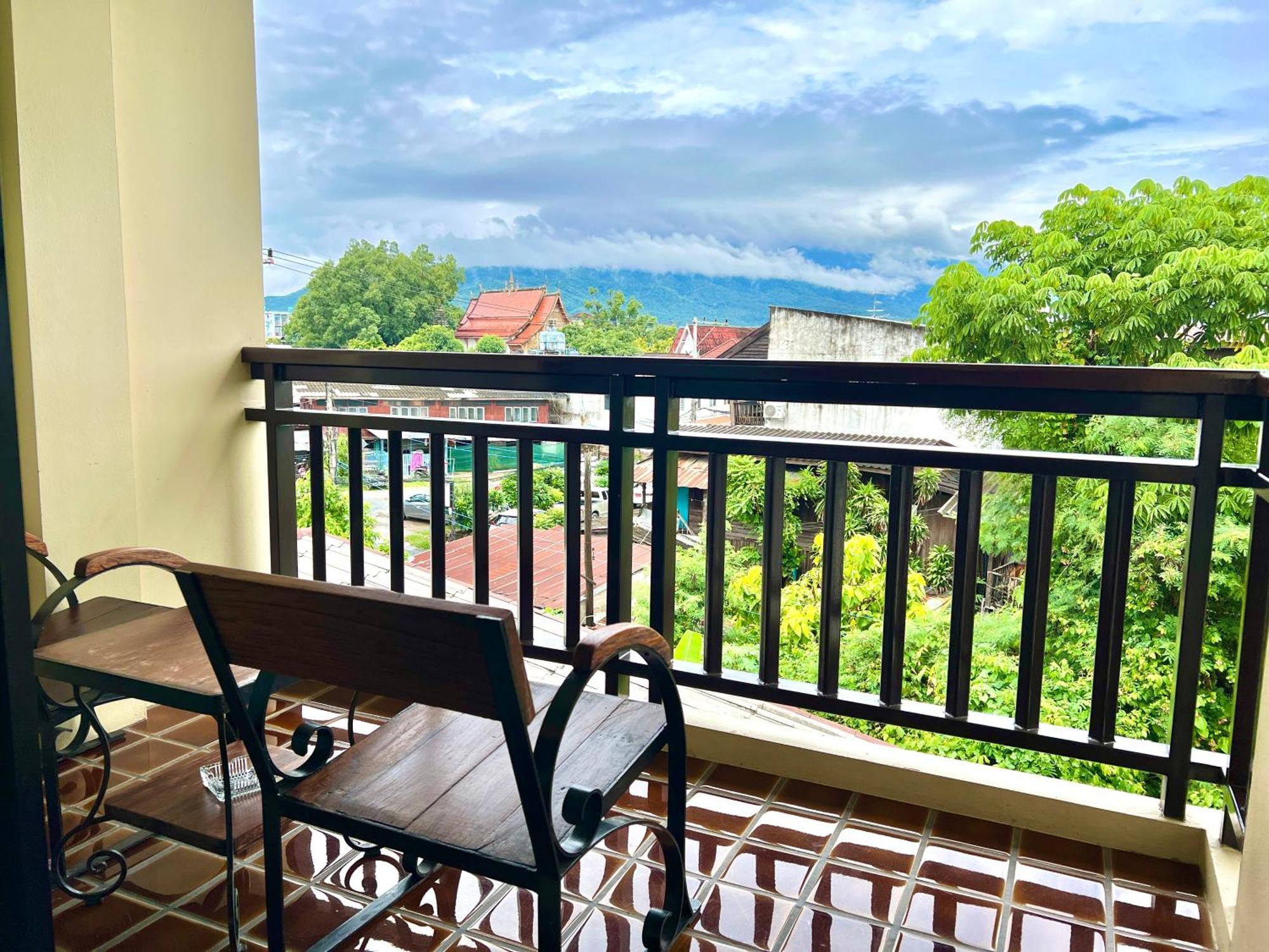Wualai Sabaidee Bed & Breakfast Чиангмай Екстериор снимка