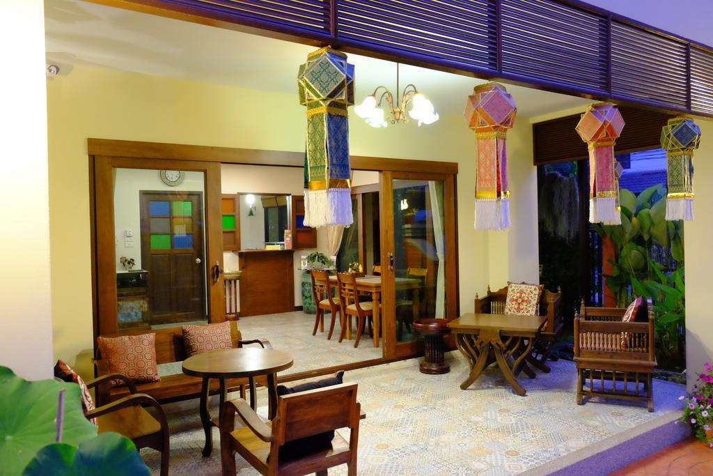 Wualai Sabaidee Bed & Breakfast Чиангмай Екстериор снимка