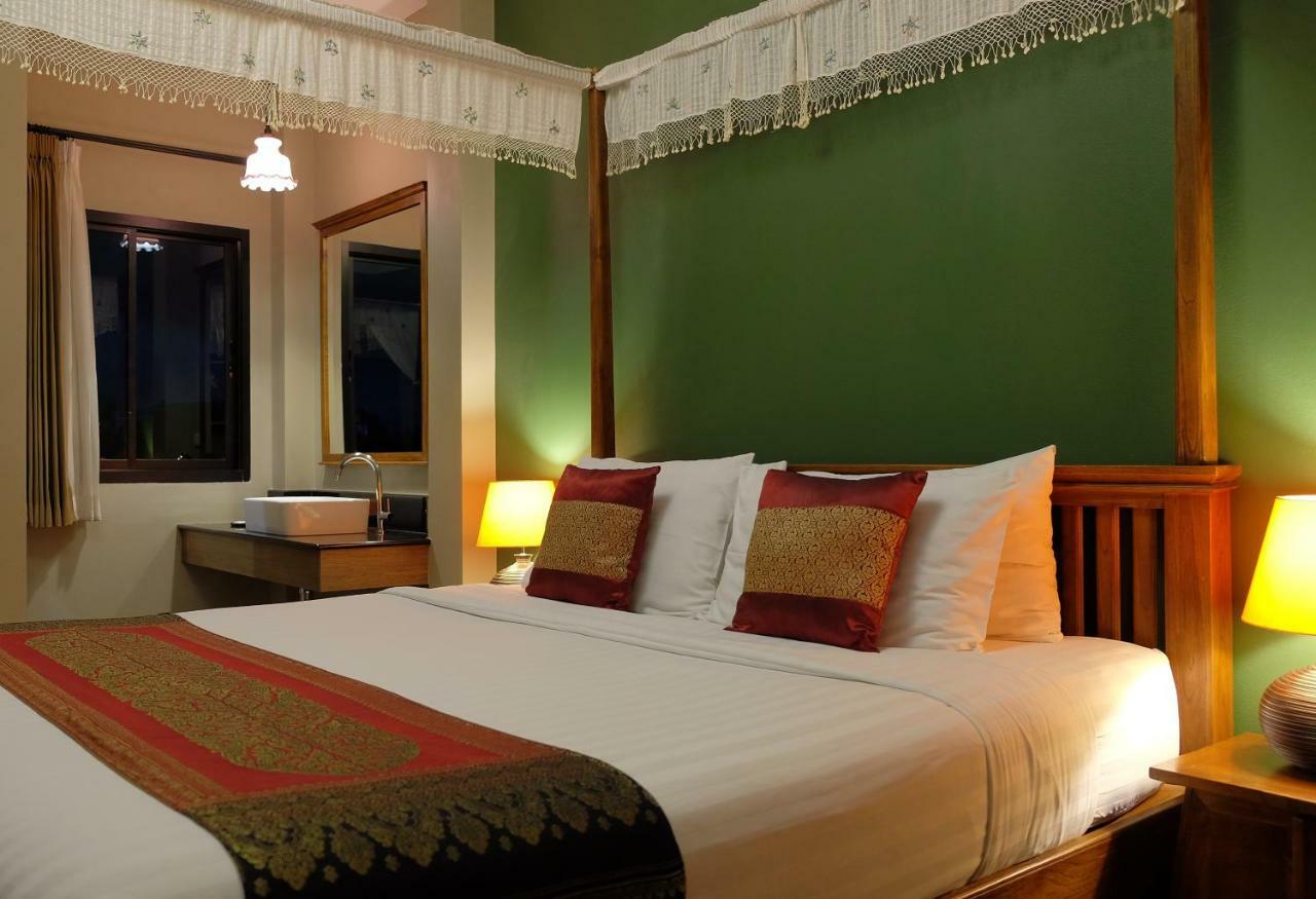 Wualai Sabaidee Bed & Breakfast Чиангмай Екстериор снимка